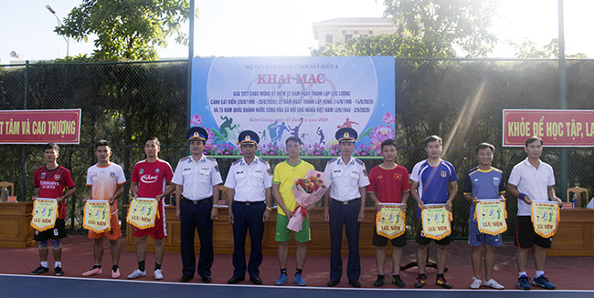 Bộ tư lệnh Vùng cảnh sát biển 4 tổ chức nhiều hoạt động thiết thực